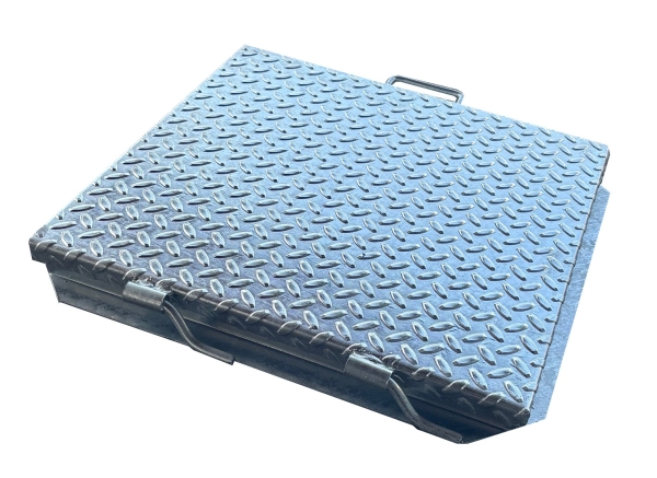 verzinkte massive Schachtabdeckung 70 x 70 cm
